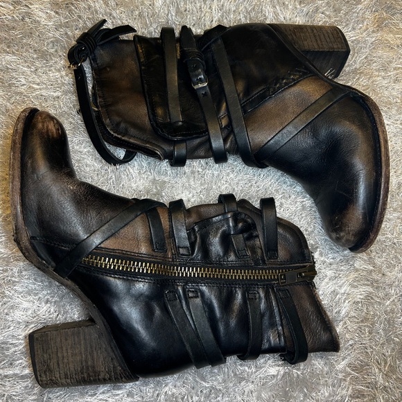 Freebird Stylish Black Leather Women's Boots - Picture 5 of 9